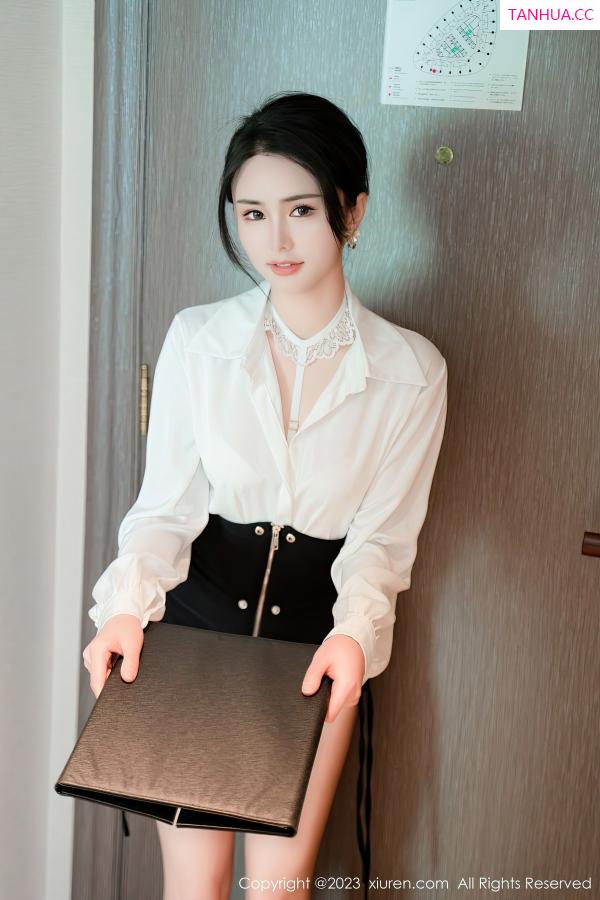   [XiuRen]高清写真图 2023.04.04 No.6520 艾希儿 短裙美臀第2张图片